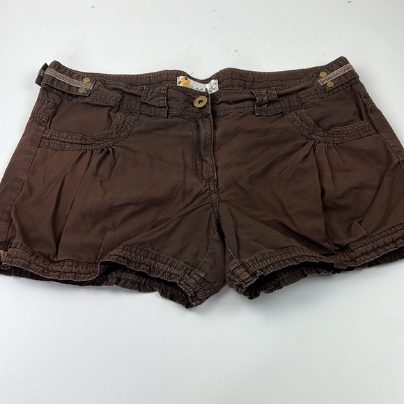Sunset Surf Co Brown Pleated Shorts - Picture 2 of 11